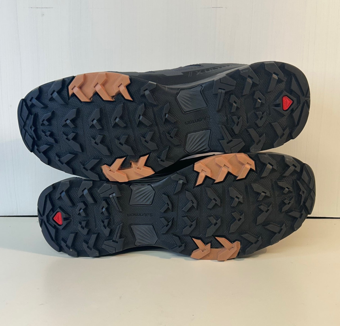 Salomon X Ultra 4 Mid GTX Walking Boots. UK 8. Ex high street stock. RRP £170 image 7