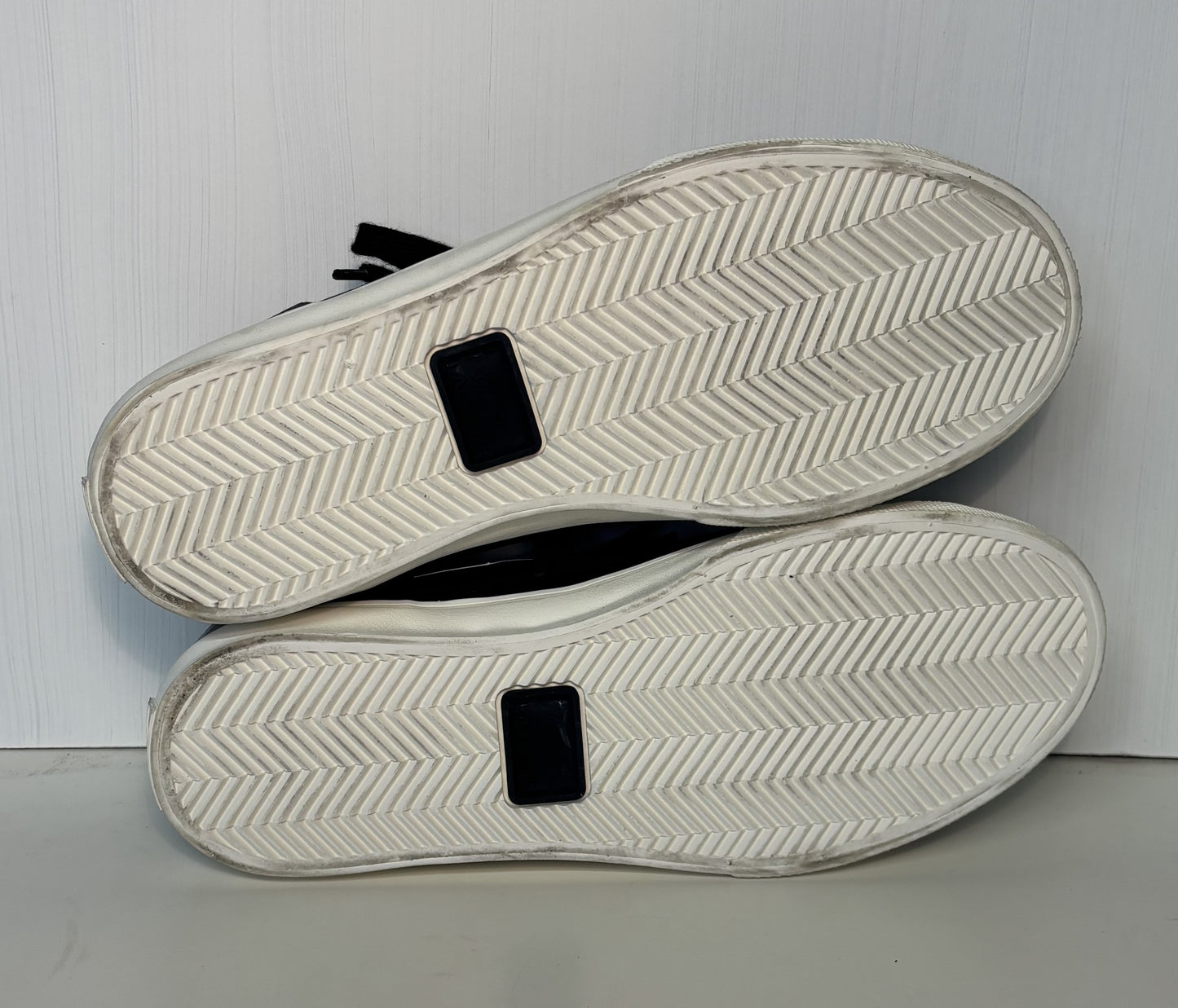 Lacoste Carnaby trainers. UK size 7. RRP £95 image 6