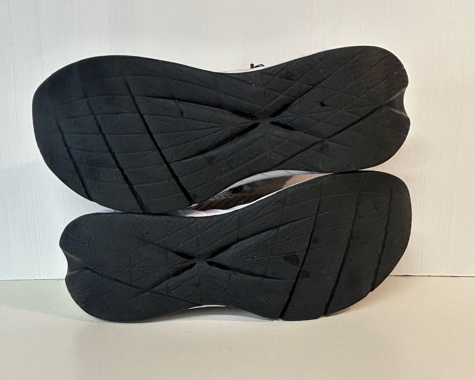 Hoka Carbon X 3. UK size 6.5. Unsold high street stock. RRP£160 image 6