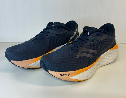 Saucony Triumph 22. UK size 6.5. Unsold high street stock. RRP£140 image 0