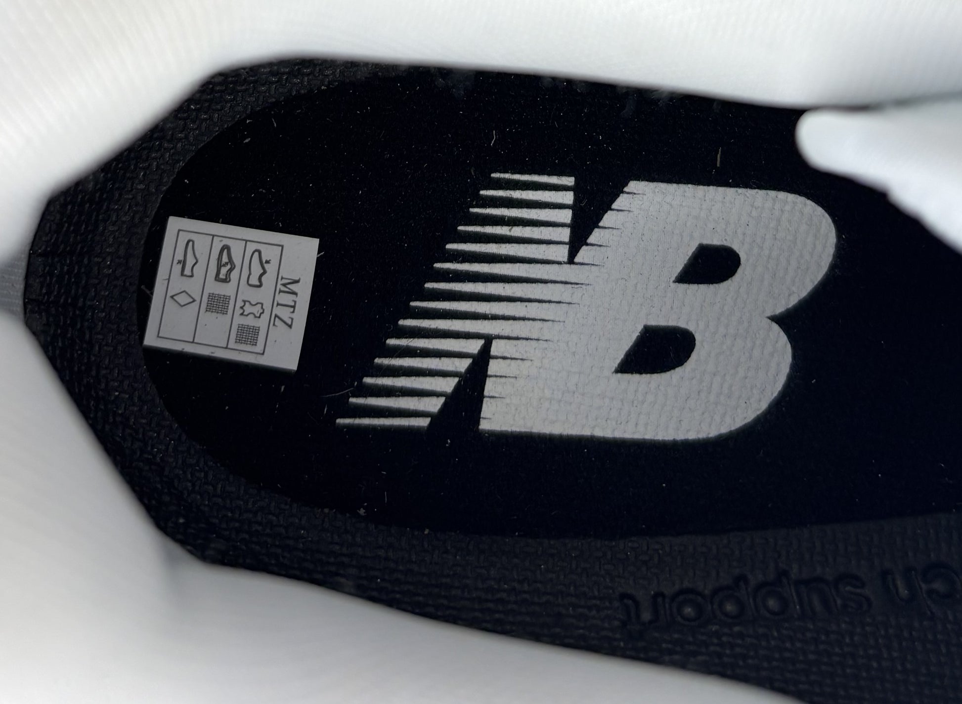 New Balance 550 womens trainers. UK size 4. RRP £100 image 4