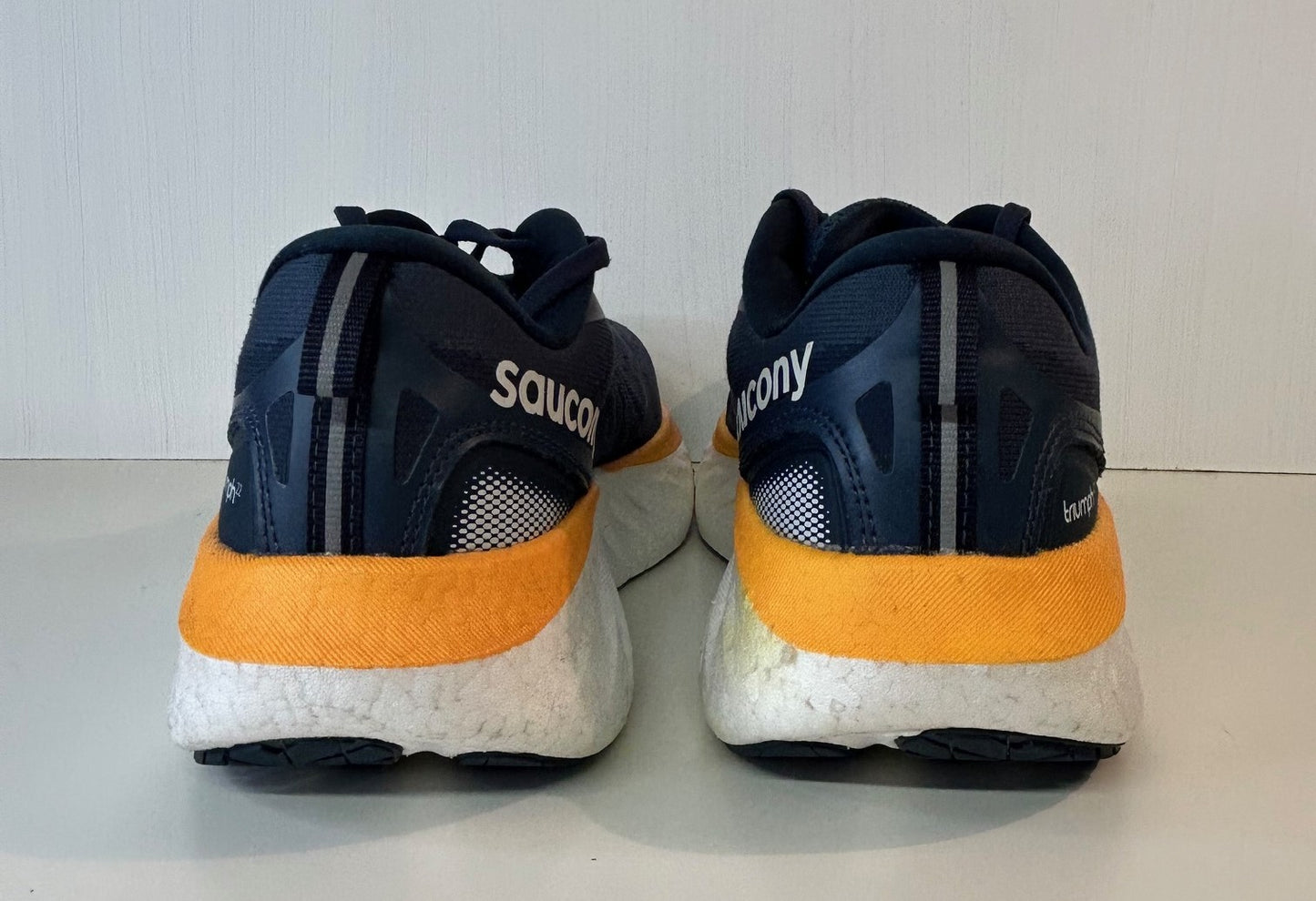 Saucony Triumph 22. UK size 6.5. Unsold high street stock. RRP£140 image 5