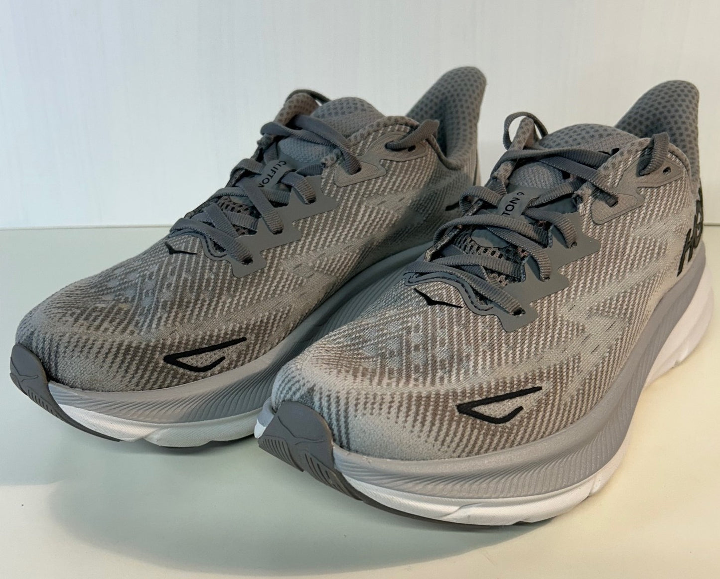 Hoka clifton 9 Men’s Grey Trainers. UK 9.5. Unsold high street stock. RRP £130 image 2