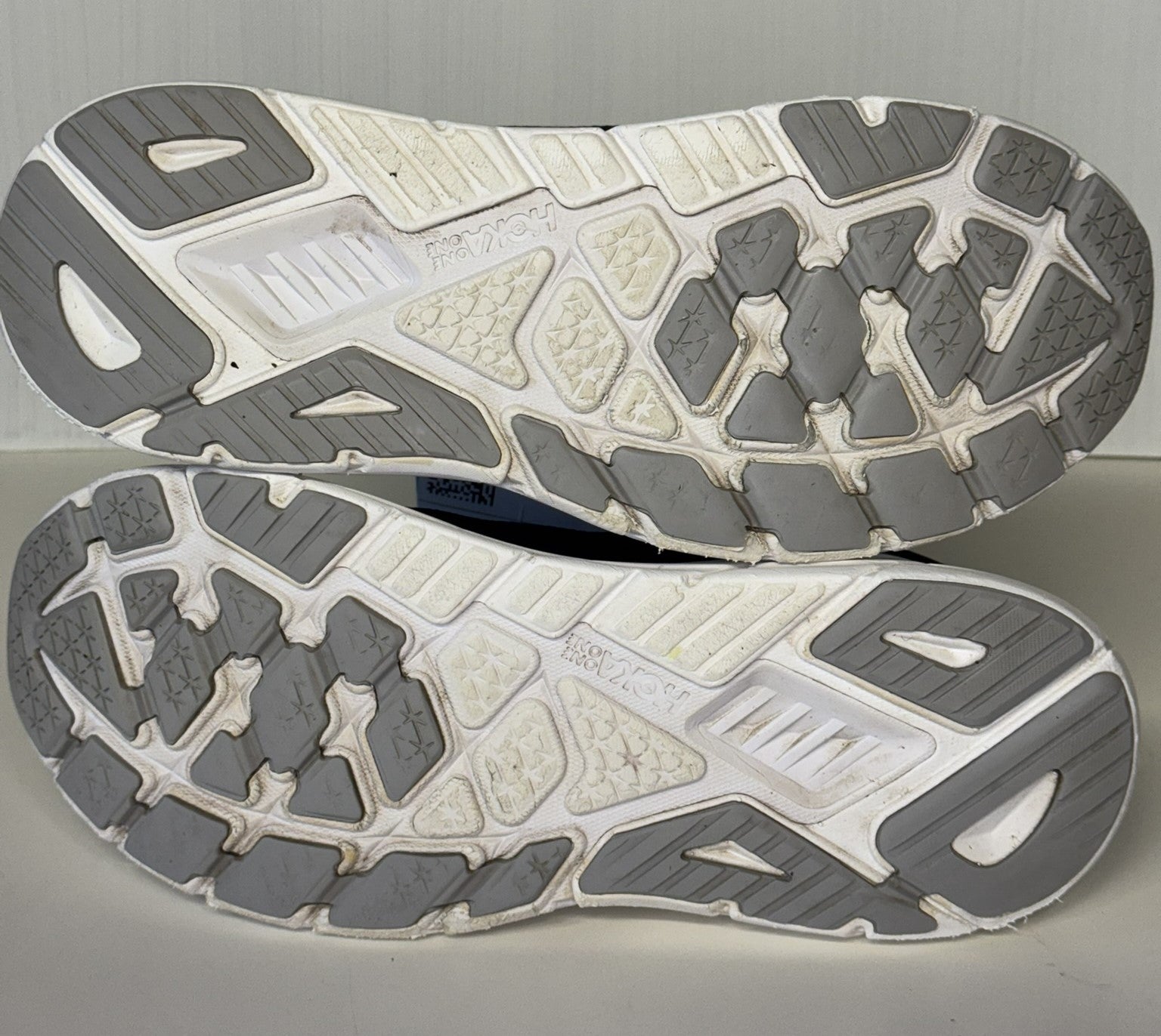 Hoka Arahi 7 Mens Trainers. UK 11. Unsold high street stock. RRP£130 image 7