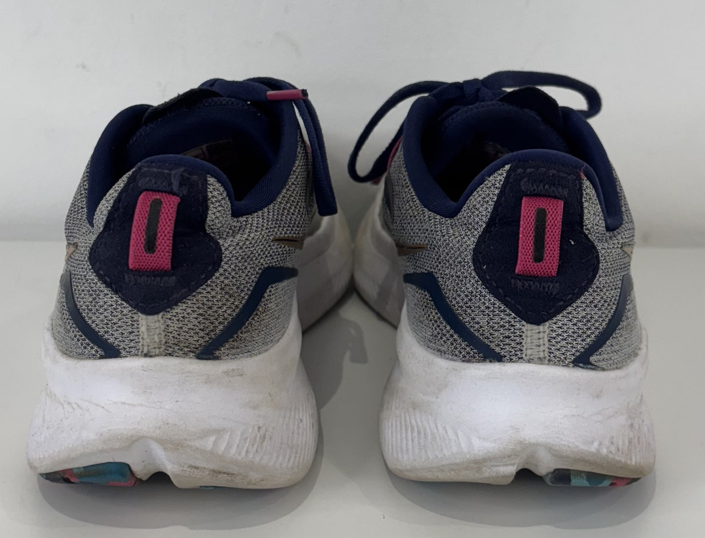 Saucony Guide16 running shoes. UK size 6. RRP £114 image 5