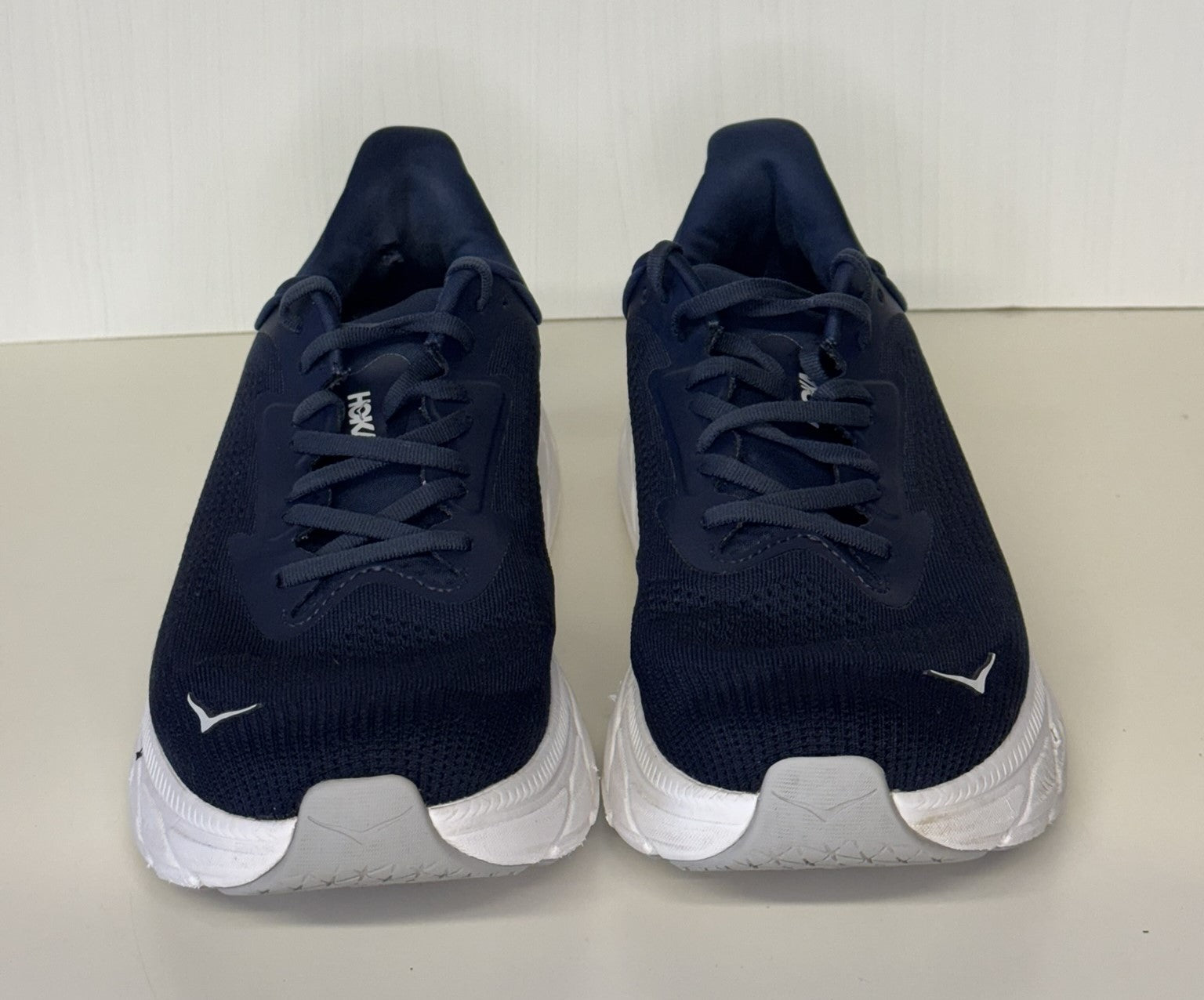 Hoka Arahi 7 Mens Trainers. UK 11. Unsold high street stock. RRP£130 image 1