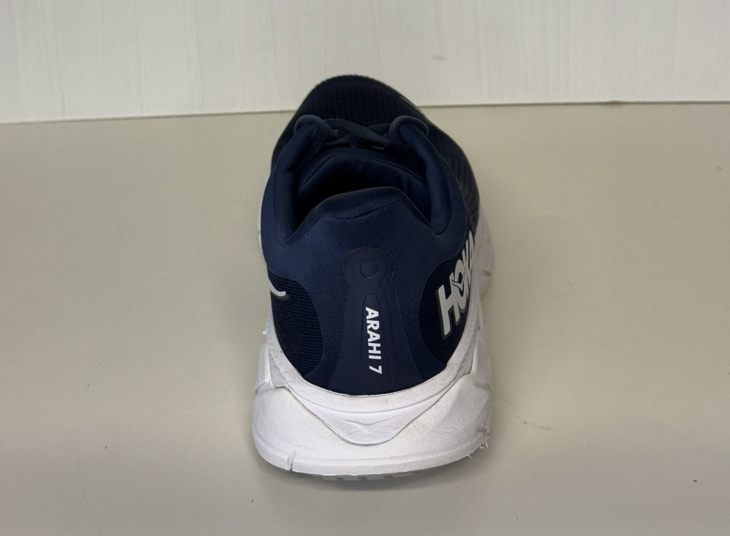 Hoka Arahi 7 Mens Trainers. UK 11. Unsold high street stock. RRP£130 image 6