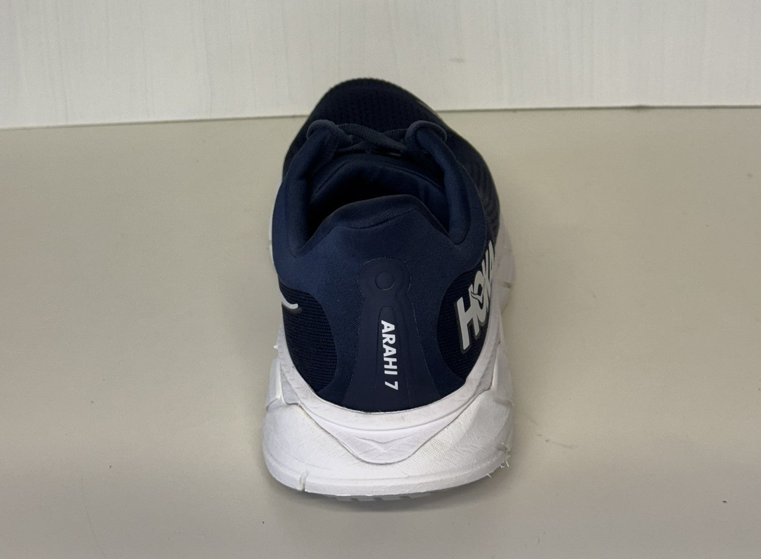 Hoka Arahi 7 Mens Trainers. UK 11. Unsold high street stock. RRP£130 image 6