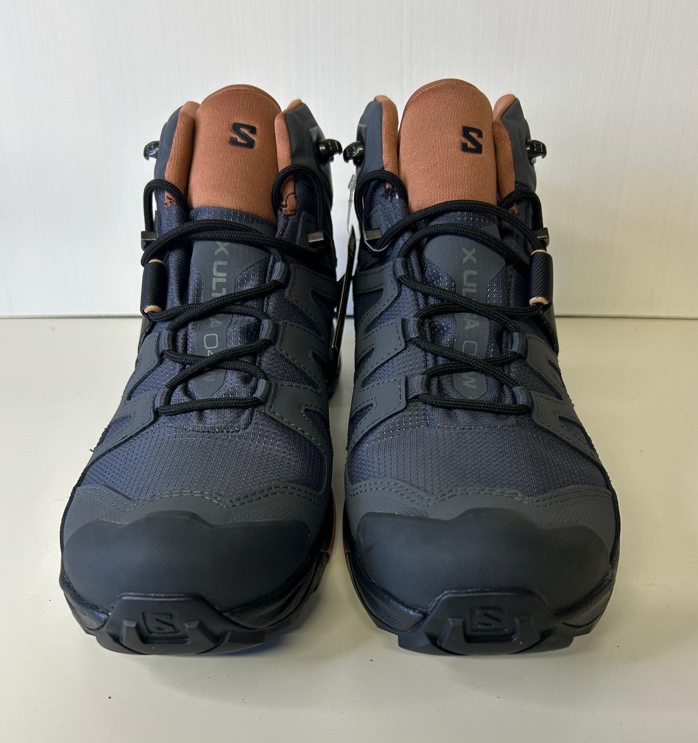 Salomon X Ultra 4 Mid GTX Walking Boots. UK 8. Ex high street stock. RRP £170 image 1