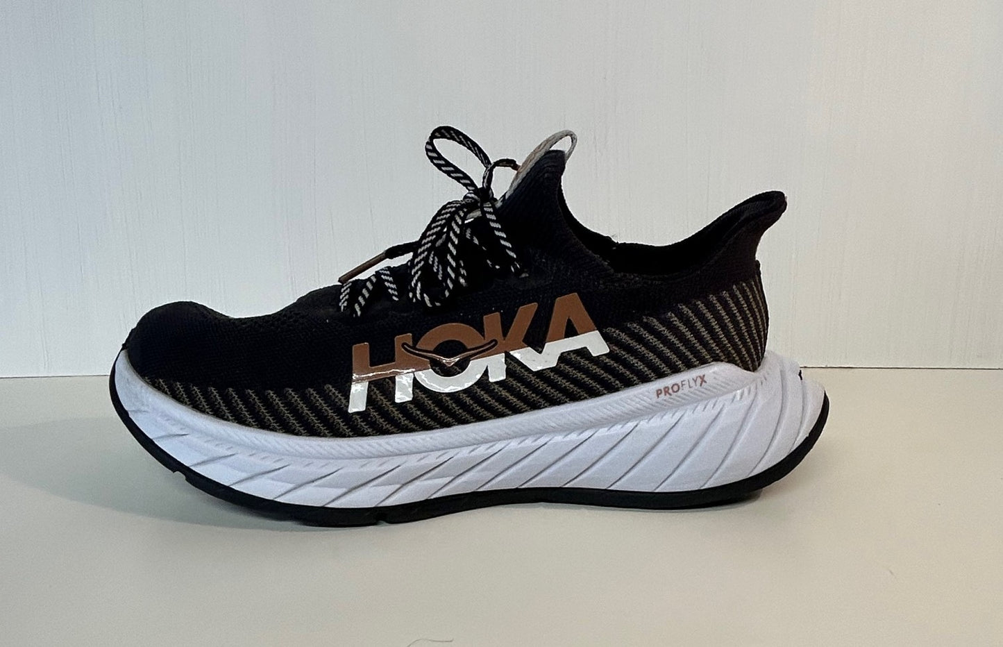 Hoka Carbon X 3. UK size 6.5. Unsold high street stock. RRP£160 image 2