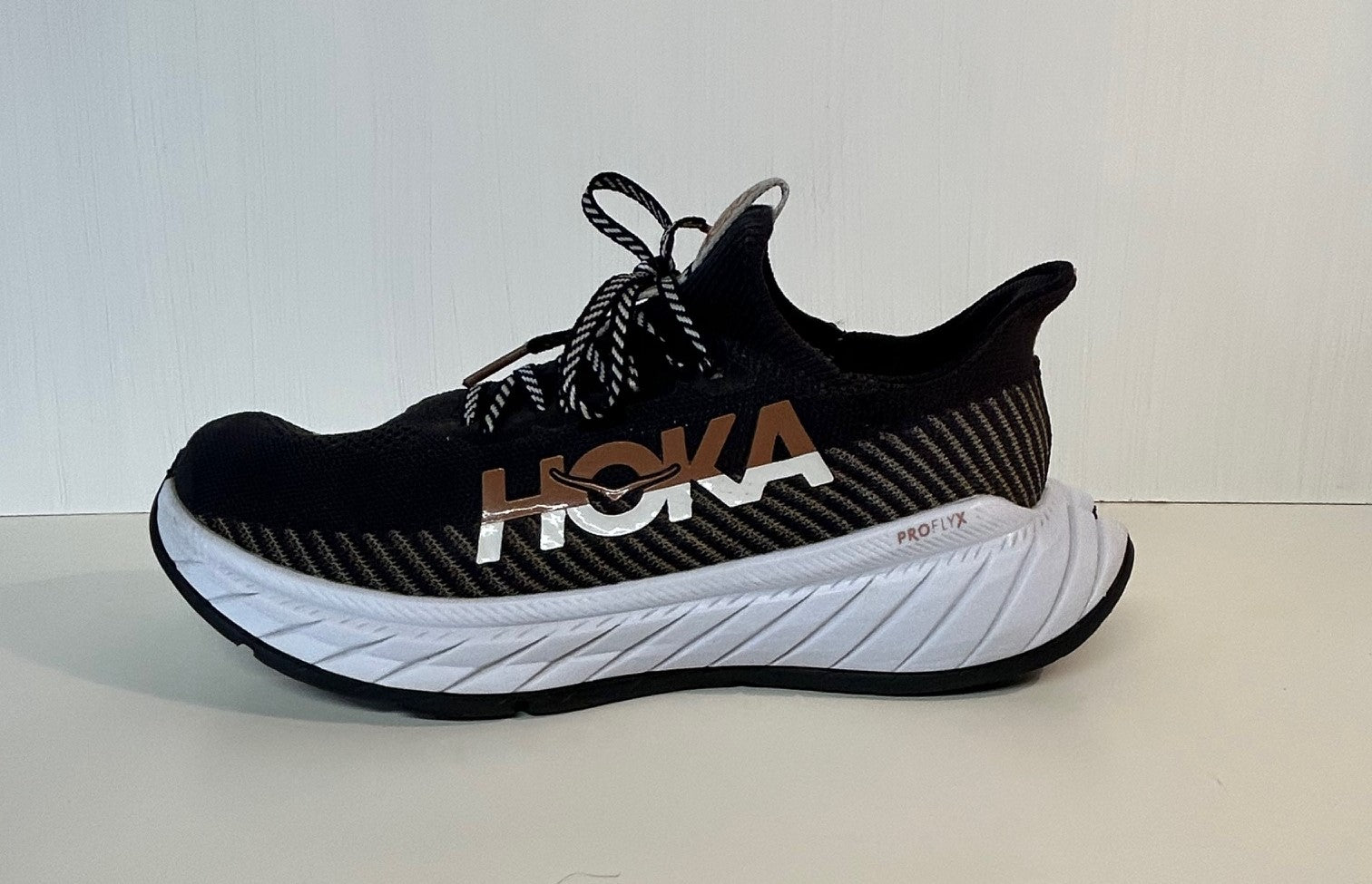 Hoka Carbon X 3. UK size 6.5. Unsold high street stock. RRP£160 image 2
