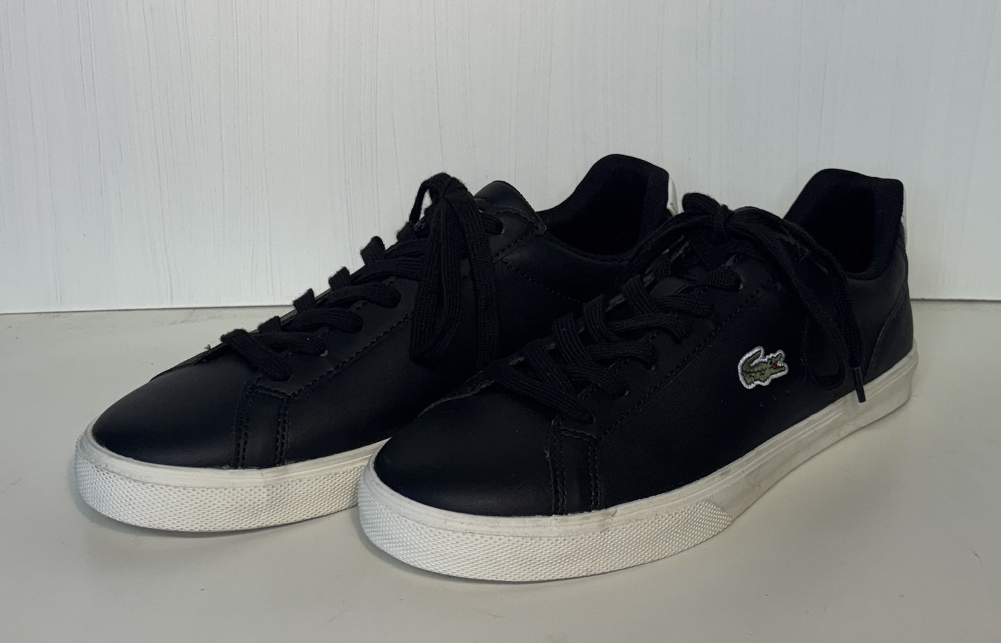 Lacoste Carnaby trainers. UK size 7. RRP £95 image 0