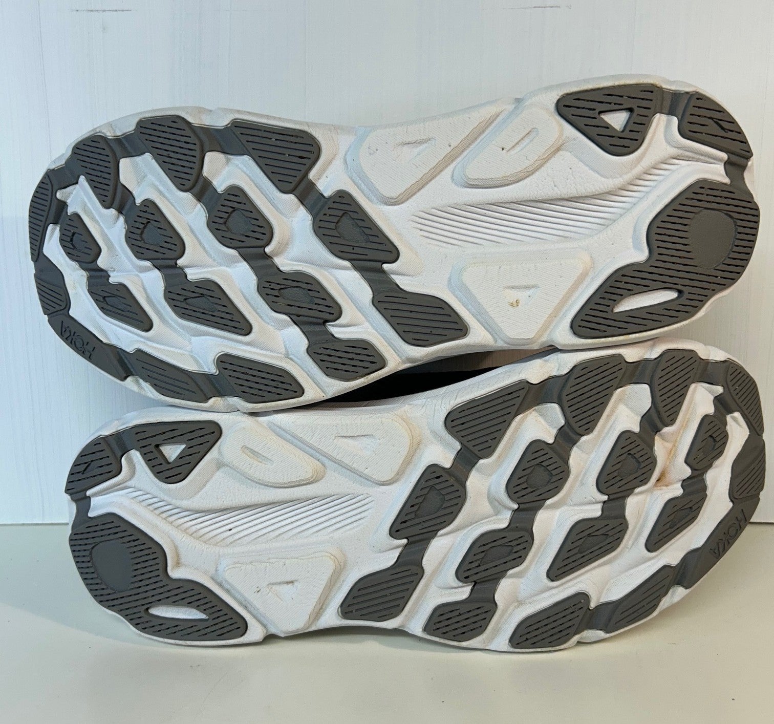 Hoka clifton 9 Men’s Grey Trainers. UK 9.5. Unsold high street stock. RRP £130 image 6