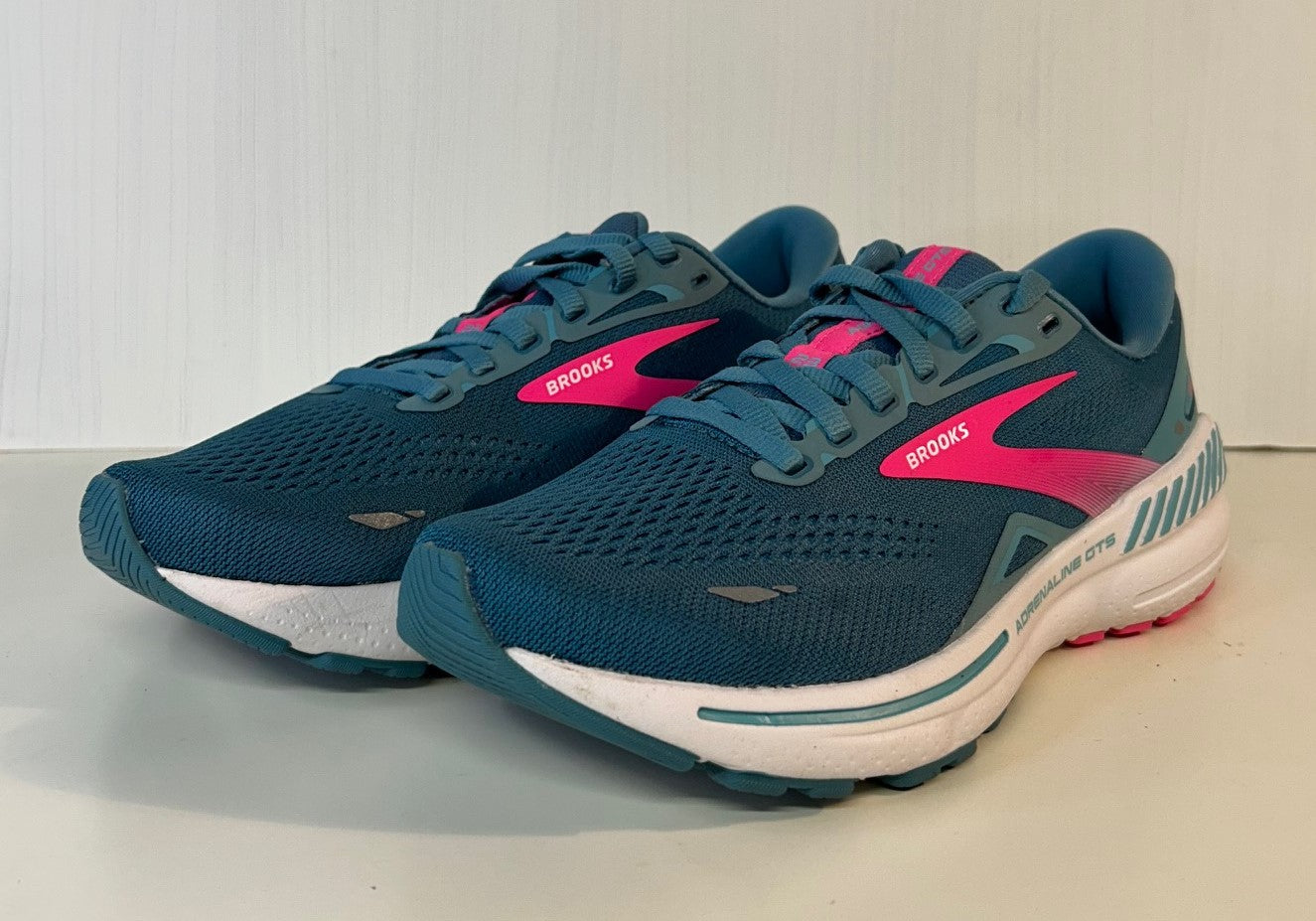Brooks Adrenaline GTS-23 Womens Running Shoes. New & never owned. RRP £135 image 0
