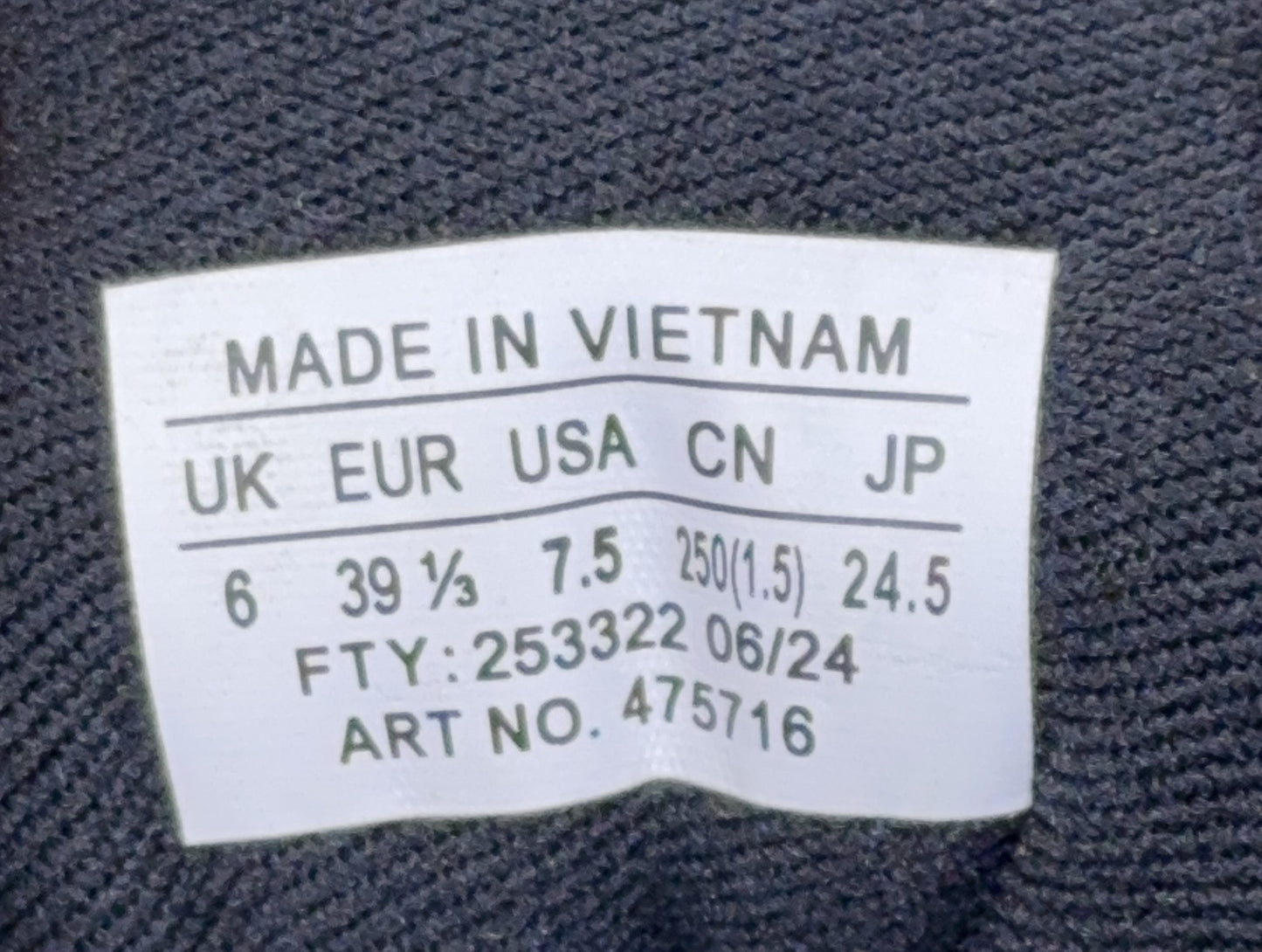 Salomon X Ultra 360 Low. Size 6. Unsold high street stock. RRP £140 image 4