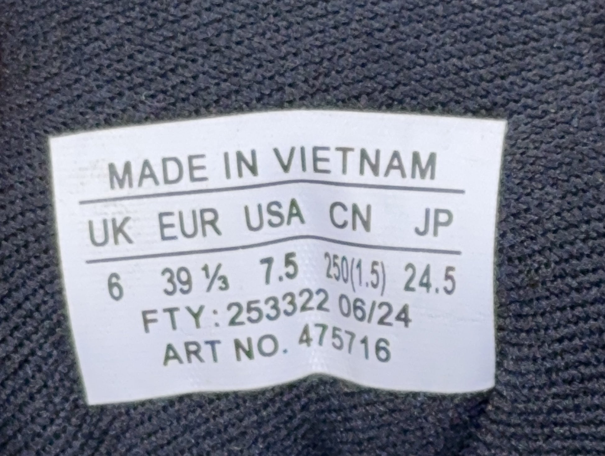 Salomon X Ultra 360 Low. Size 6. Unsold high street stock. RRP £140 image 4