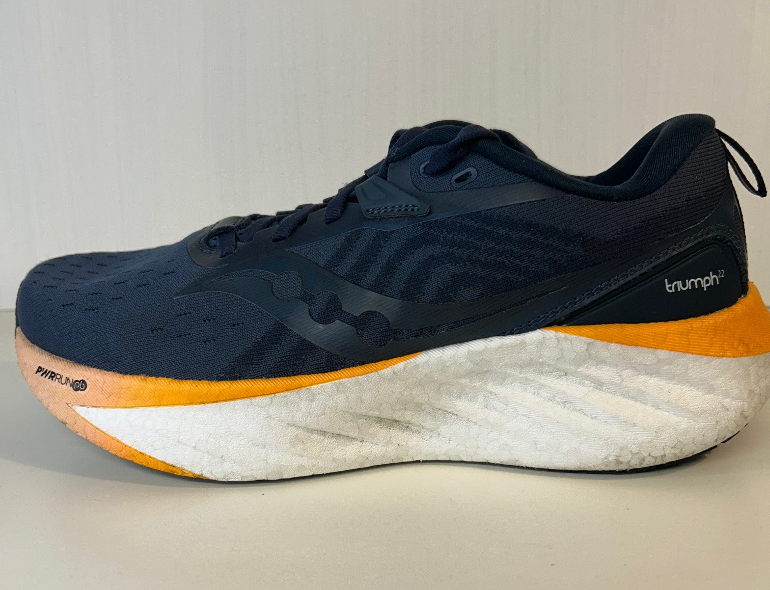 Saucony Triumph 22. UK size 6.5. Unsold high street stock. RRP£140 image 2