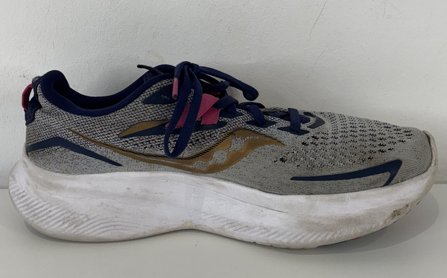 Saucony Guide16 running shoes. UK size 6. RRP £114 image 0