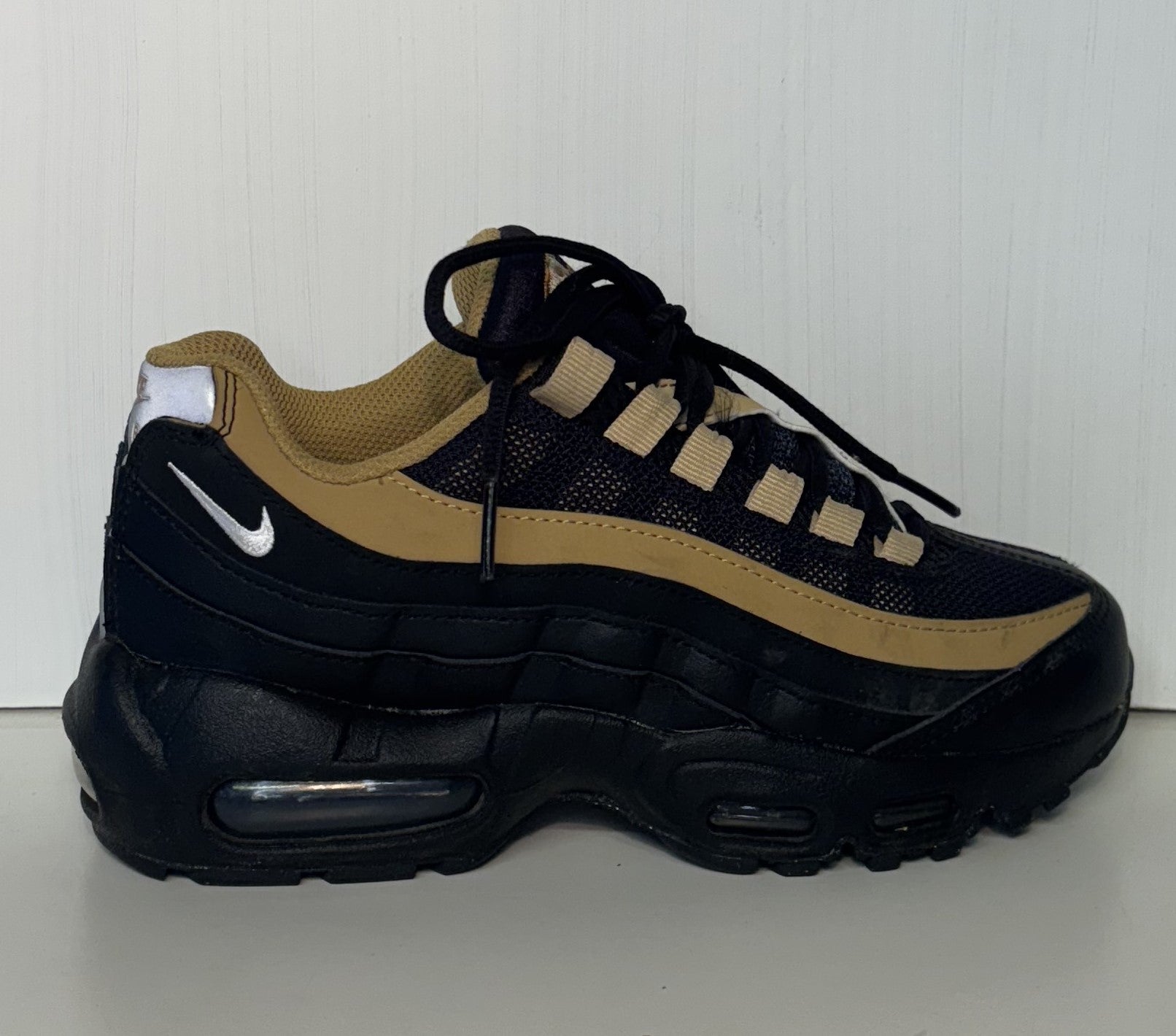 Nike Airmax 95 trainers. UK size 3. RRP £144 image 2