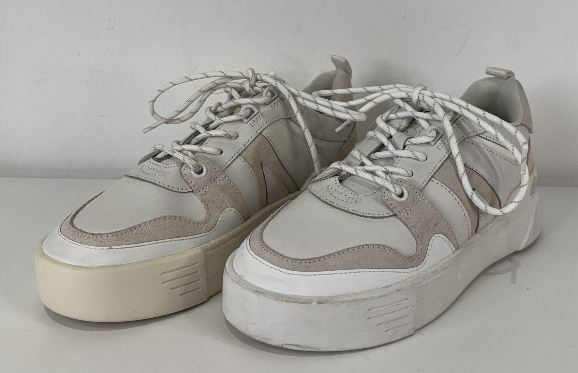 Lacoste Lineshot Trainers. UK size 6. RRP £110 image 1